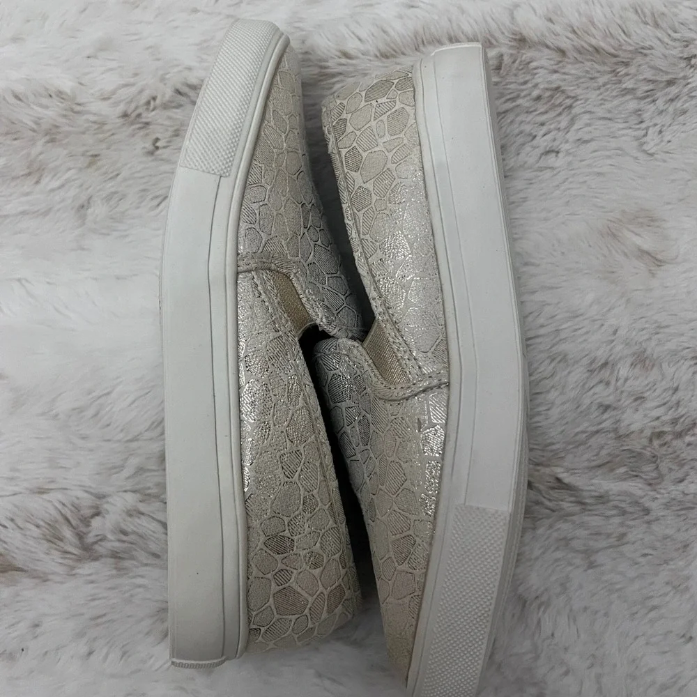 7 EXTREME by Eddie Marc Women's Slip On Sneakers Metallic Embossed Gold Silver 7
